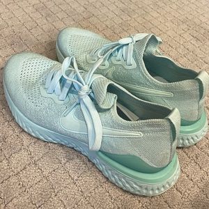 nike womens teal running shoes